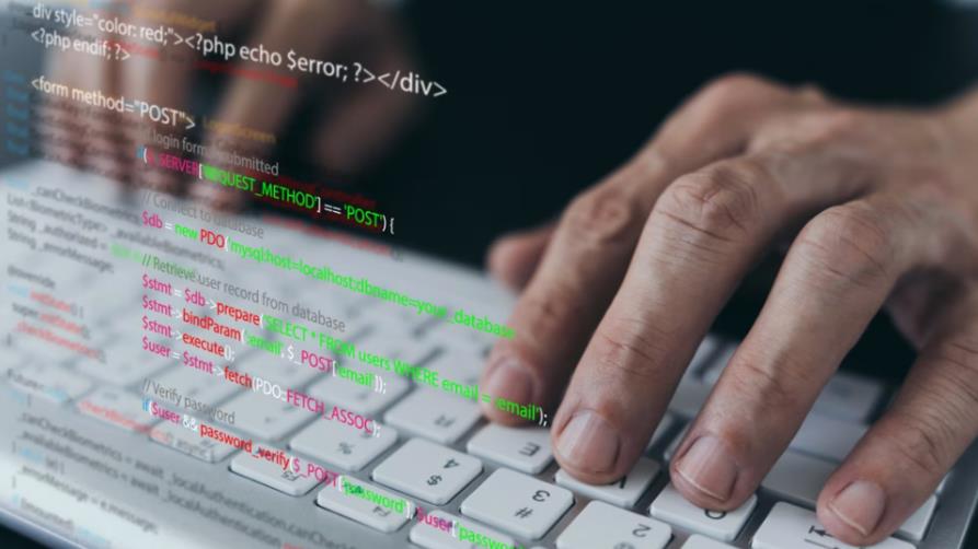 秦皇岛小程序定制开发公司视角下SQL与T-SQL的差异化应用解析